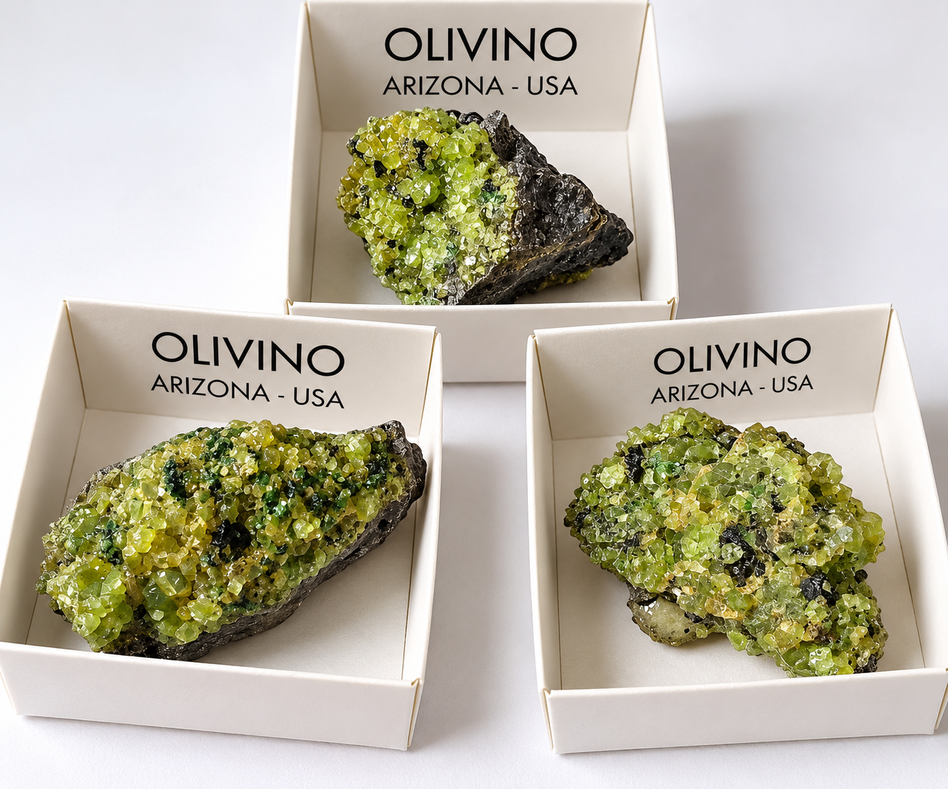 Olivín (Peridot) – přírodní minerál z USA v krabičce