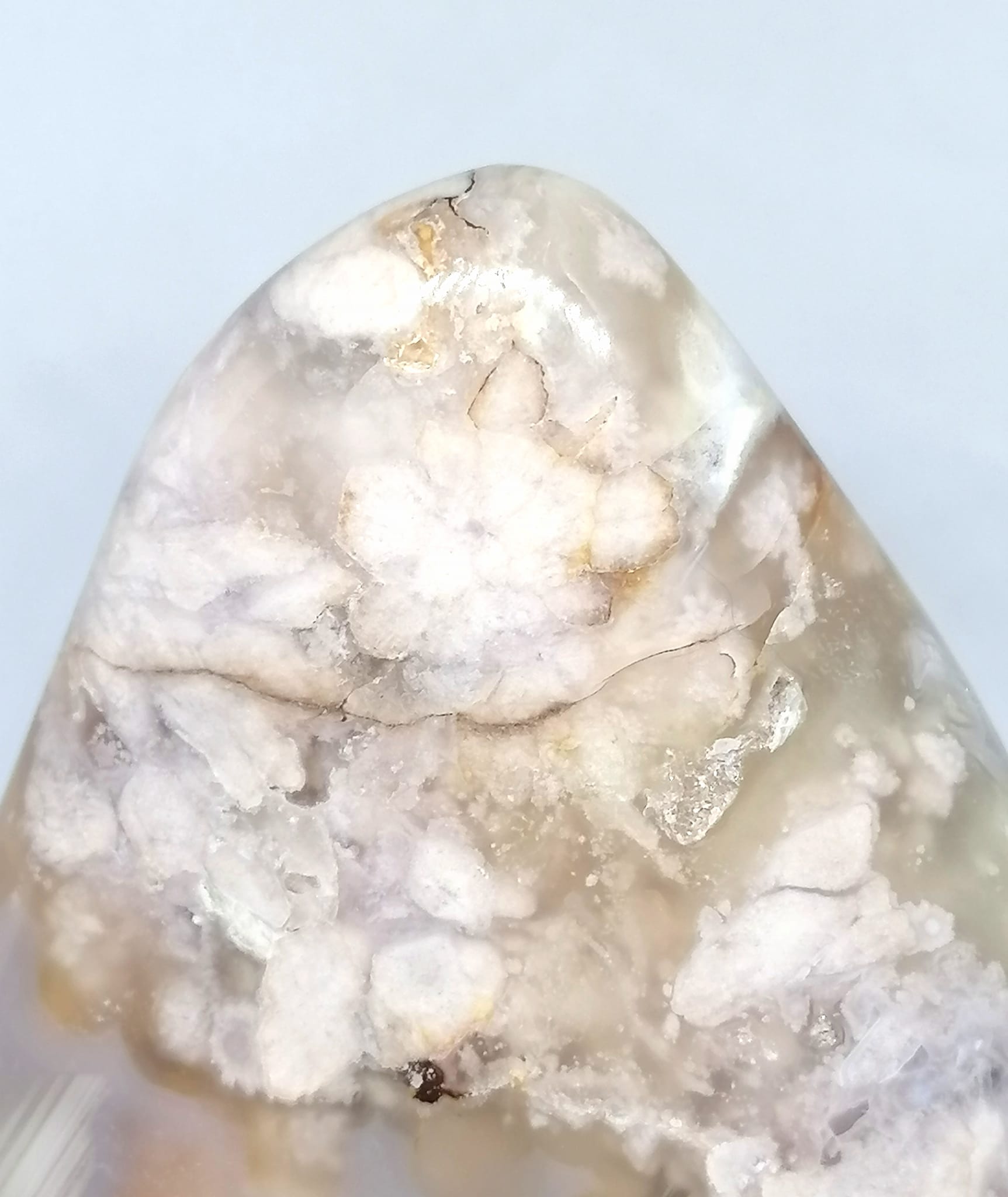 Achátový obelisk s opálem – přírodní těžítko 0,87 kg pro harmonii a energii