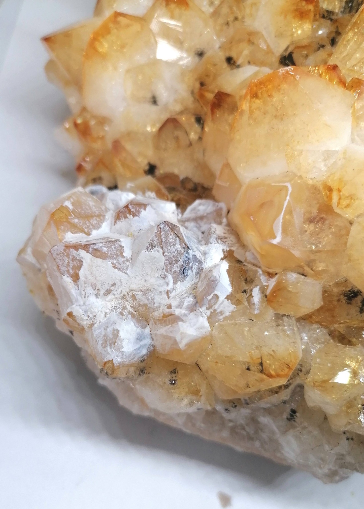 Dekorační citrínová drůza 3,6 kg – podpora prosperity a pozitivní energie