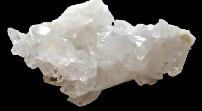 Křišťálová drůza s drobnými špicemi 295 g