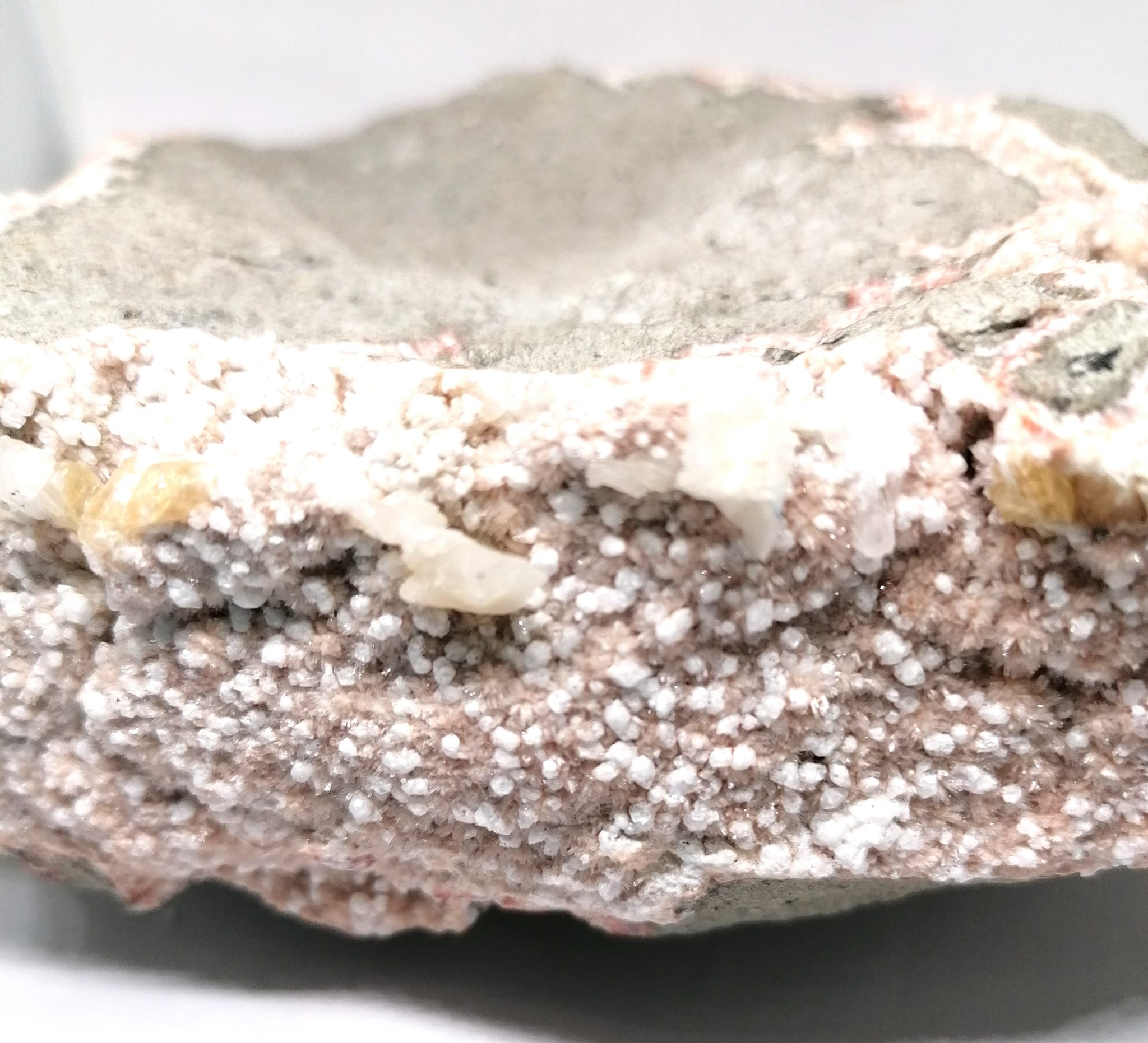 Apofylit /natrolit/ Mariánská skála,Ústí n.L