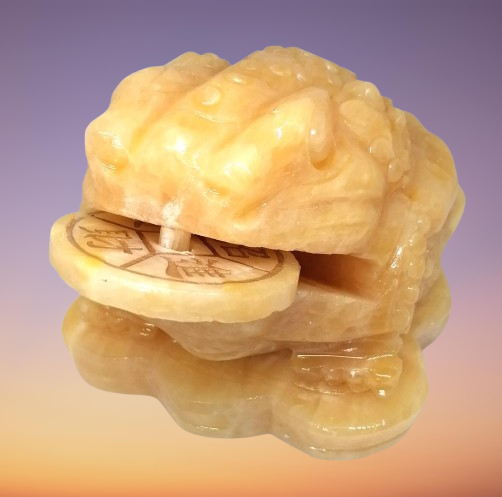 Třínohá peněžní žába obří z kalcitu cca 15,5x11,5x10 cm