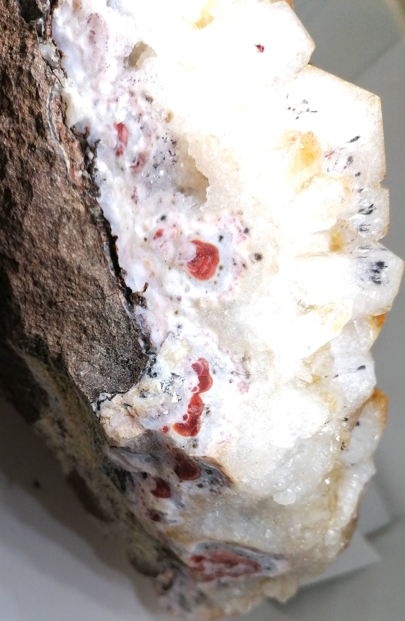 Dekorační citrínová drůza 3,6 kg – podpora prosperity a pozitivní energie