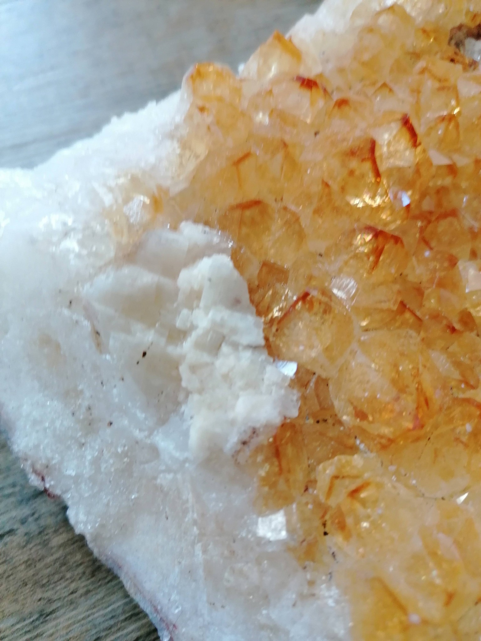 Dekorační citrínová drůza 5,7 kg – podpora prosperity a pozitivní energie