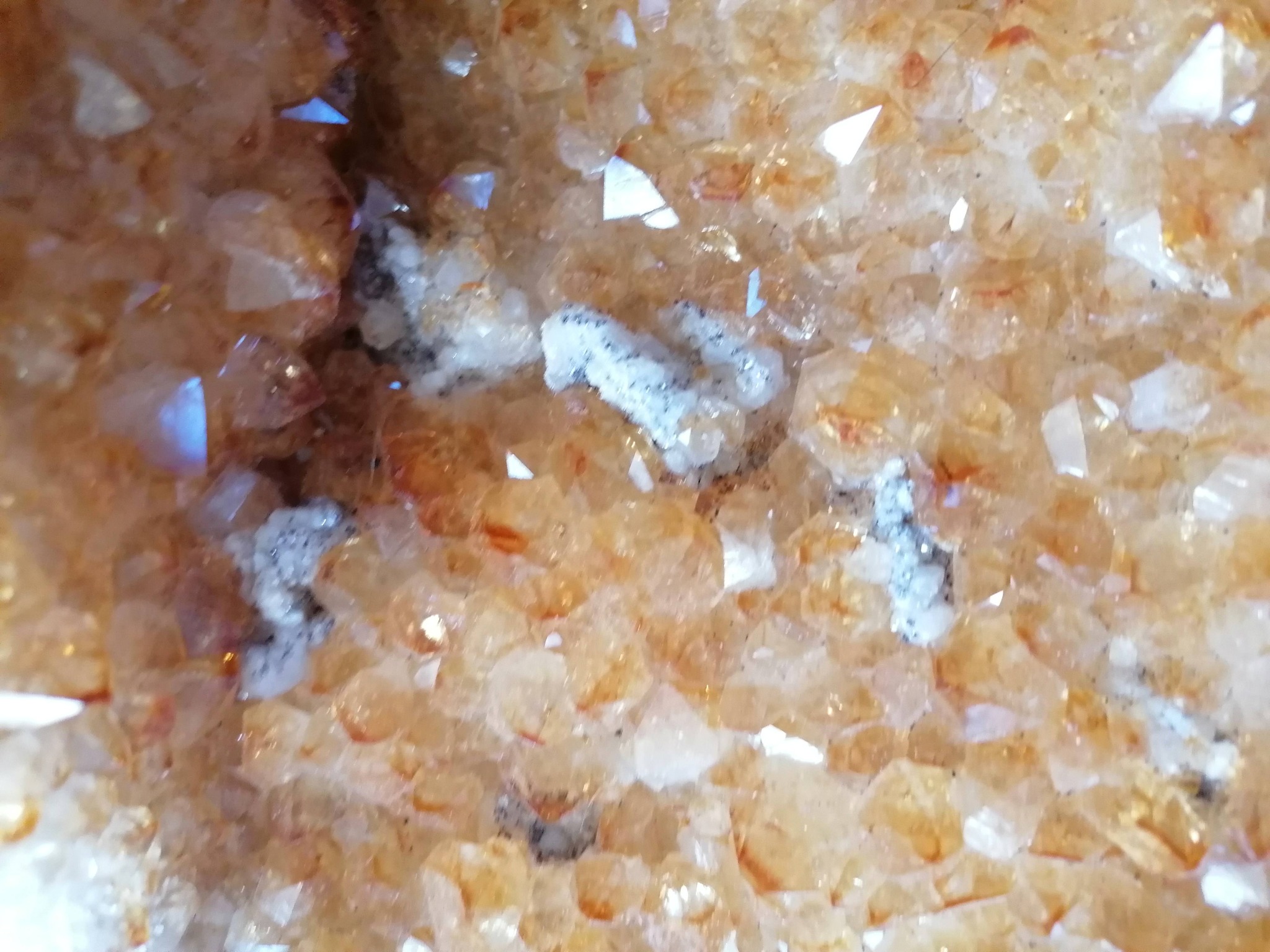 Dekorační citrínová drůza 5,7 kg – podpora prosperity a pozitivní energie