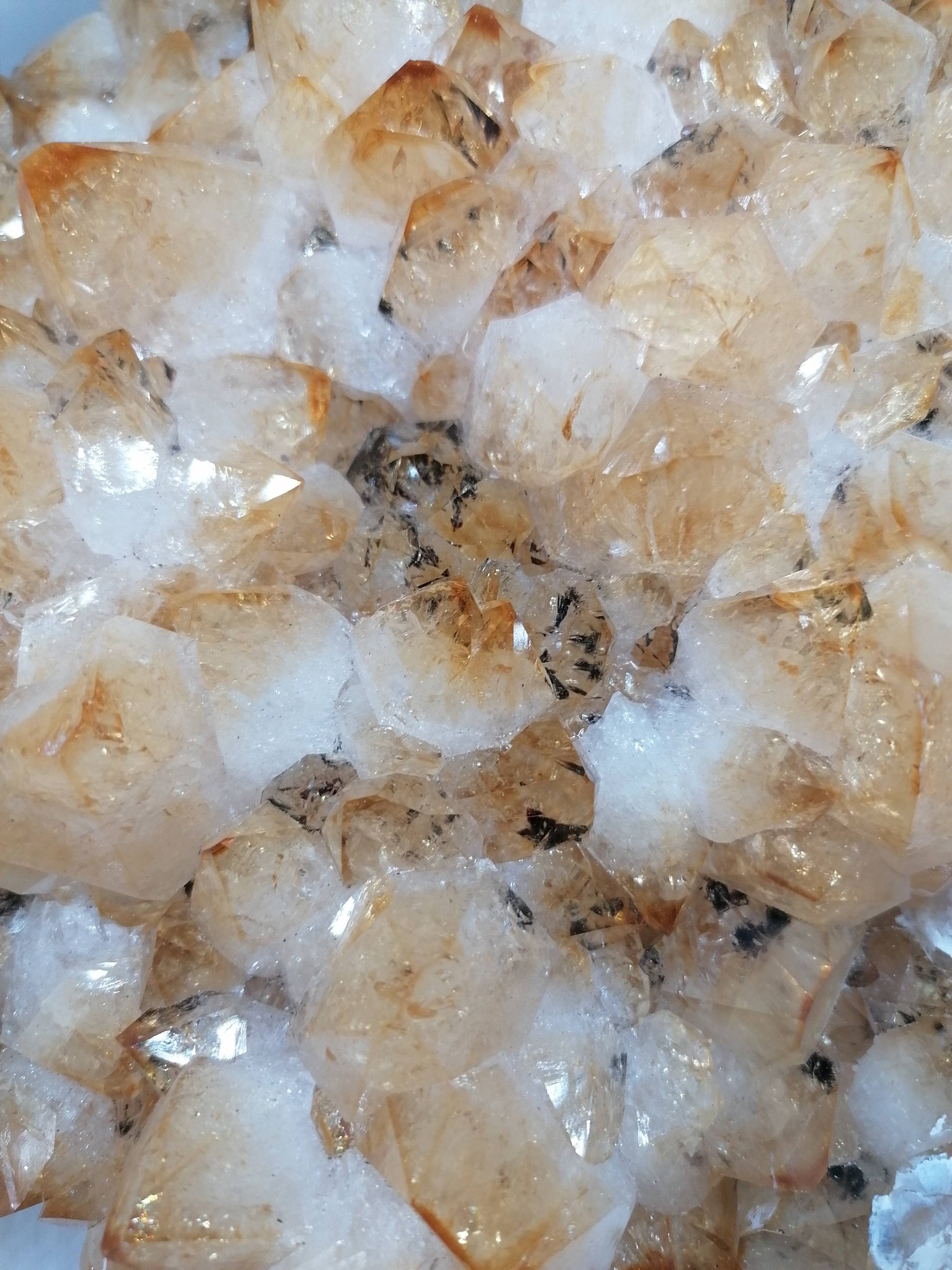 Dekorační citrínová drůza 3,6 kg – podpora prosperity a pozitivní energie