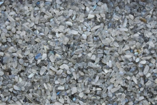 Labradorit tromlovaný chips 2-5 mm, balení 100 g
