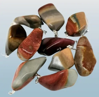 Jaspis polychrom přívěsek tromlovaný