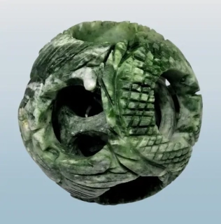 Nefritová koule 4 v 1 – ručně vyřezávaná mistrovská práce, průměr 9 cm