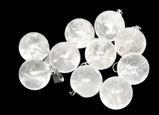 Křišťálový přívěsek kulička cca 1,5 cm