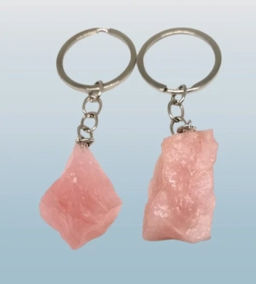 Růženínová klíčenka s přírodním minerálem
