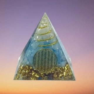 Harmonizační orgonitová pyramida s akvamarínem a spirálou života