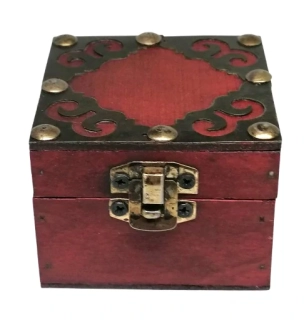 Dřevěná gotická truhlička čtvercová 6,5 x 6,5 x 5 cm