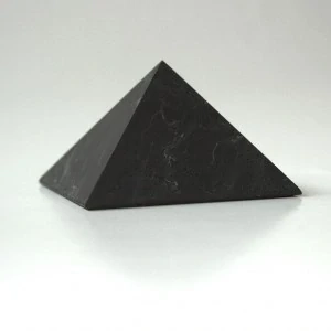 Šungitová pyramida leštěná 12 cm