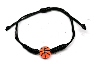 Černý provázkový náramek s basketbalovým míčem – stylový doplněk pro kluky