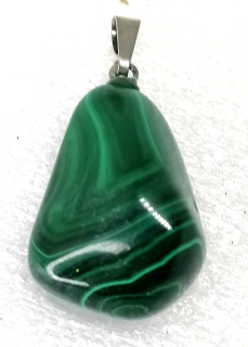 Malachitový přívěsek s chir ocelí 2 cm