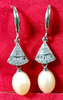 Exkluzivní naušnice s říční perlou s chir. ocelí, meruňková barva