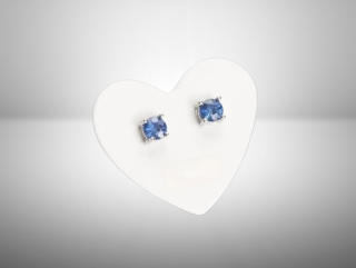 Safírové naušnice fazetované 4 mm s ocelí