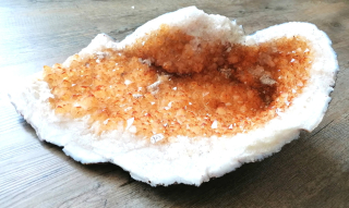 Dekorační citrínová drůza 5,7 kg – podpora prosperity a pozitivní energie