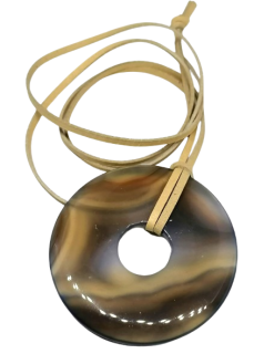 Donut, přívěsek z achátu, průměr cca 5 cm