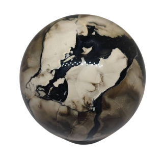 Achátová koule s fluorescencí – přírodní dekorace a energetický talisman