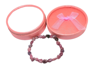 Dárkově balený rubelitový náramek (6–8 mm, obvod 18–19 cm)