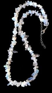 Opalitový náhrdelník z přírodního minerálu – krátký cca 43 cm, esoterický kámen harmonie a intuice