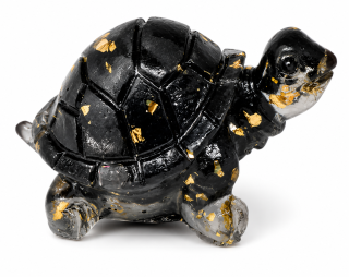 Želvička z pryskyřice plněná obsidiánem 5 cm – symbol ochrany, síly a uzemnění