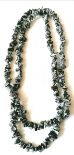 Obsidián vločkový náhrdelník sekaný, dlouhý cca 85 cm