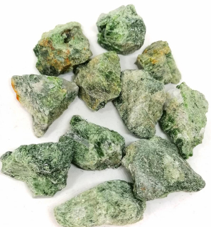 Chromdiopsid bez úprav – naturální minerál pro esoteriku a sběratele
