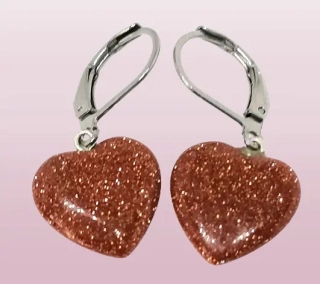 Zlatý avanturín – náušnice ve tvaru srdce 1,5 cm s chirurgickou ocelí