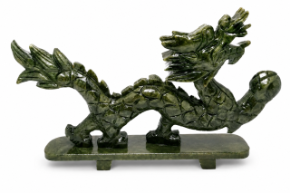 Velký čínský drak z nefritu 28 cm – feng shui symbol ochrany a síly