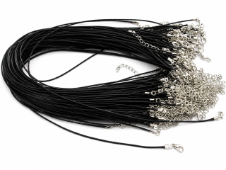 Černá šňůrka na krk s karabinkou – bižuterní, 45 cm