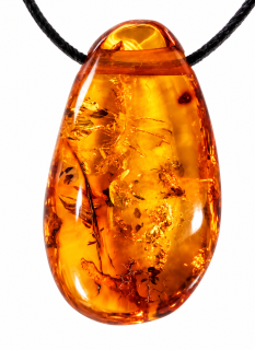 Jantarový přívěsek vrtaný,váha 4,1 g /3,5x2x0,8 cm/